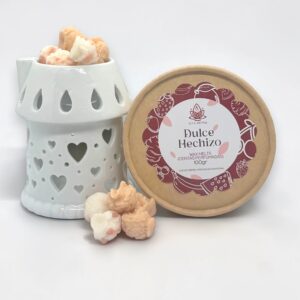 Set aromático Casita Love con hornito difusor cerámica blanco, wax melts y velas de té